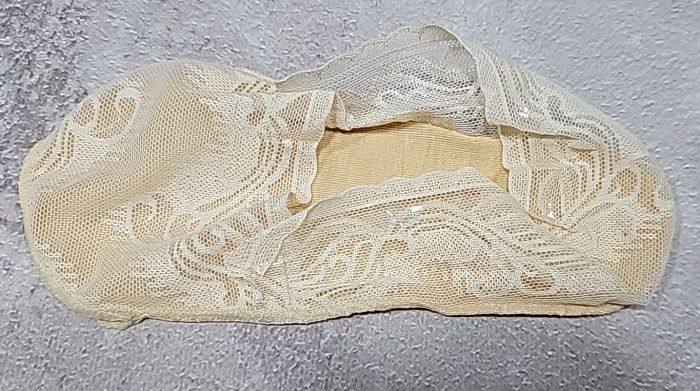 Шкарпетки-сліди "Золото" Y237-1 жіночі з гіпюровим верхом та бавовняною підошвою + у середині по колу з силіконом, р. 36-40 -(бежеві /гіпюр) -уп -10 шт