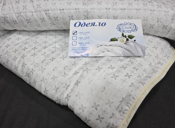 Ковдра 0317 "Constansy Диво-Полегшене" 2 м з мікрофібри-полісатину з окантовкою та з пресованого холофайбера (не товсте), р. +/- 180*210 -(Світлі у дрібні візерунок -без вибору!)