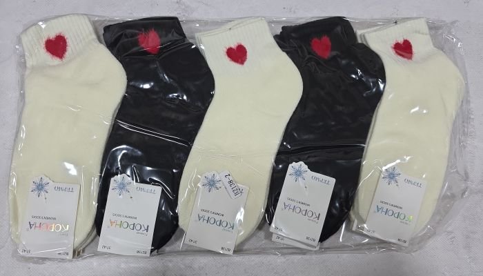 Шкарпетки "Корона" C-2138-2 махрові жіночі, р. 37-42 -асорті -(Середні -чорні та молочні + на широкій гумці червоне пухнасте серце) -уп. 10 шт