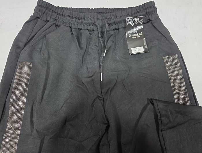 Прогулянкові штани "KENALIN" 9671-7 з прямим низом, верх на резинці +з боків лампаси та напис з камінчиків +спереду з боків кишені, р. 2XL/3XL-(46-50), 3XL/4XL-(48-52), 4XL/5XL-(50-54), 5XL/6XL-(52-56) -(чорні) -уп. 1 шт