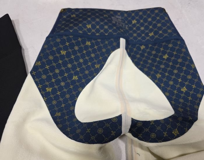 Лосини "Золото" А-9026-2-Г гладкі на збитому плюшевому флісі з коригуючою мембраною та тейпами +з широким поясом утяжкою +з підтяжкою живота та сідниць з пуш-ап ефектом (Push-up) р. XXS/XS-(42-46), S/M-(44-48), L/XL-(46-50), 2XL3XL-(48-52) -(чорні)