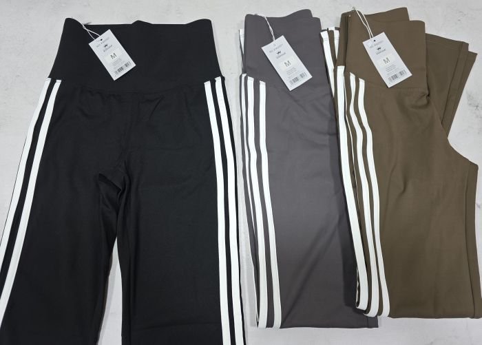 Лосини "Корона" KW-20251 кльош з еластичної гладкої тканини дайвінг +з лампасами з боків +з широким поясом +позаду з тейпами, р. М-(42-46), L-(44-48), XL-(46-50), 2XL-(48-52) -уп. 1 шт