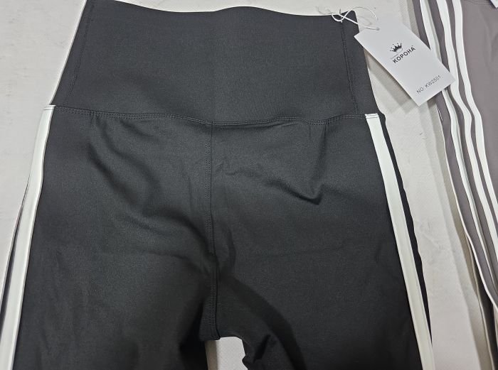 Лосини "Корона" KW-20251 кльош з еластичної гладкої тканини дайвінг +з лампасами з боків +з широким поясом +позаду з тейпами, р. М-(42-46), L-(44-48), XL-(46-50), 2XL-(48-52) -уп. 1 шт