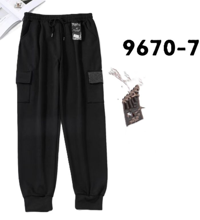 Штани прогулянкові "Kenalin" 9670-7 спорт шик з тканини трикотаж дайвінг, низ на широкому манжеті + з боків великі накладні кишені, з одного боку камінчики, р. 2XL/3XL-(46-50) -(чорні)