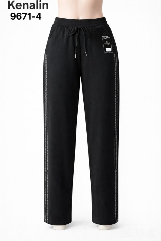 Прогулянкові штани "Kenalin" 9671-4 з прямим низом+з боків з камінчиків лампаси з тонких смужок та літерою спереду +з боків кишені, р. 2XL/3XL-(46-50), 3XL/4XL-(48-52), 4XL/5XL-(50-54), 5XL/6XL-(52-56) -(чорні) -уп. 1 шт