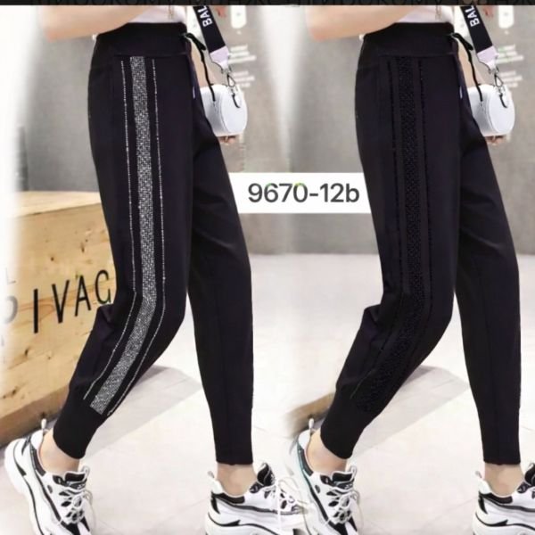 Прогулянкові штани "Kenalin" 9670-12b батал, низ на широкому манжеті +верх на резинці +з боків широкі лампаси з камінчиків +кишені, р. 4XL/5XL-(50-52), 5XL/6XL-(52-54), 6XL/7XL-(54-56), 7XL/8XL-(56-58) -(чорні -без вибору кольору камінчик!)